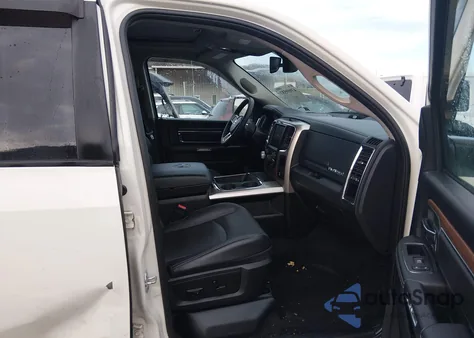 2017 Ram 1500 Laramie 4X4 5'7 Box z USA, uszkodzony, nr VIN 1C6RR7NT5HS720961